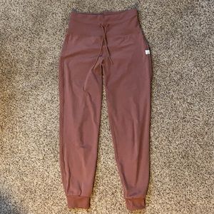 Vuori jogger style leggings with draw string